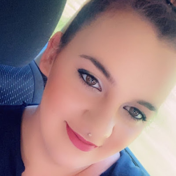 Meet your Posher, Stephanie - Picture 1 of 1